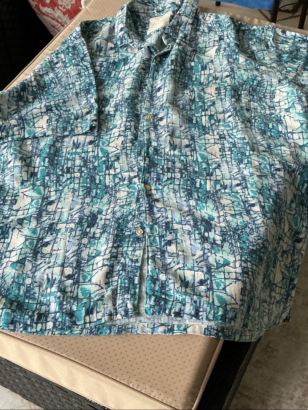 Casual Short-Sleeve Button-Down Shirt in Teal Mosaic Print